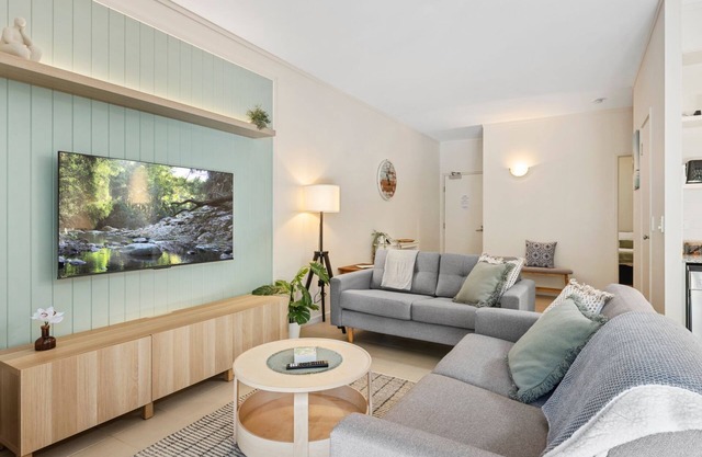 Baden 52 - Rainbow Shores. Gorgeous Resort Unit With Pool and Tennis Court
