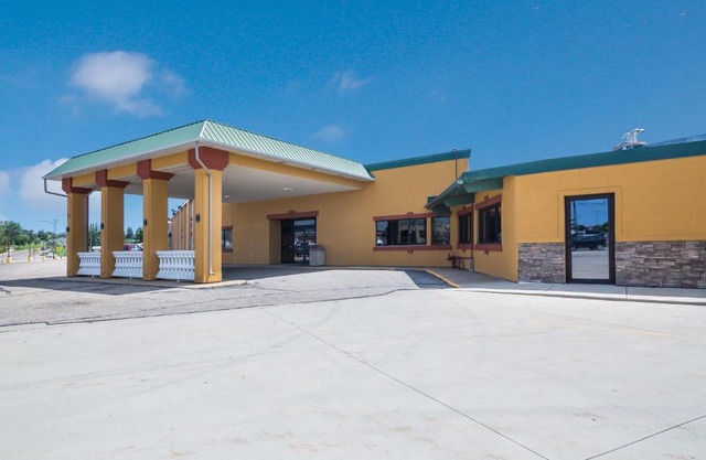 Badlands Inn & Suites
