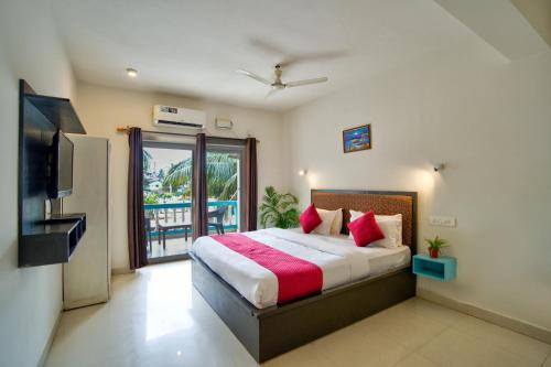 Baga beach see side in