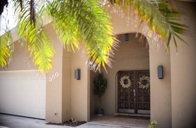 Bahama Villa - Minutes to Venice Beaches-ping-pong-pickle ball court-game room