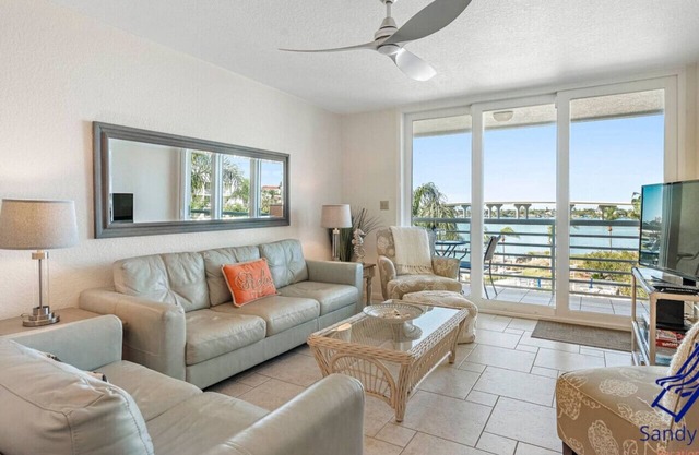 Bahia Vista 12-442: 4th-Floor Isla Del Sol Condo with Bay & Don CeSar Views