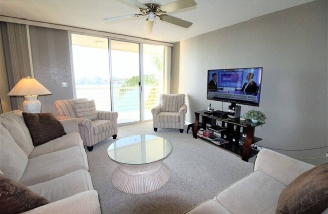 Bahia Vista 4th Floor Bay View: Isla Del Sol 2
