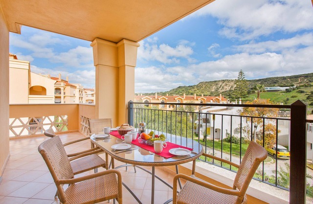 Baia Da Luz Spacious 3 Bed Apartment: Beach 5 Mins