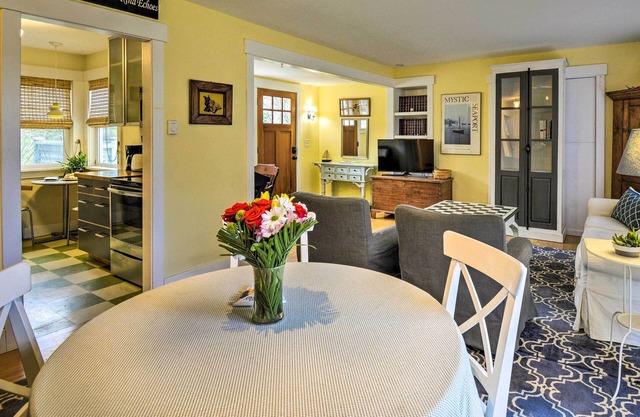 Bainbridge Island Abode < 1 Mi to Winslow!