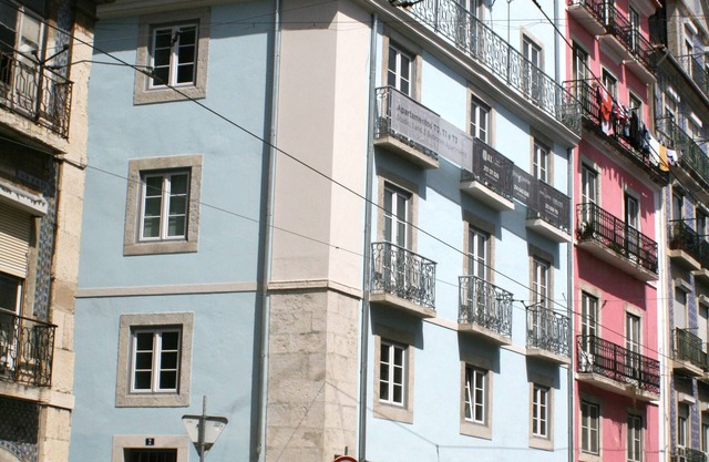 BAIRRO BICA- Apartment by the river - Air Conditioning/Elevator- Up to 3 pax+baby