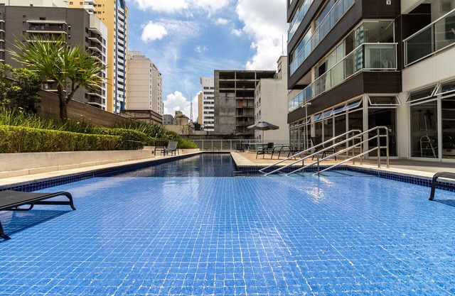 Baixo Augusta queen bed, pool, gym and garage