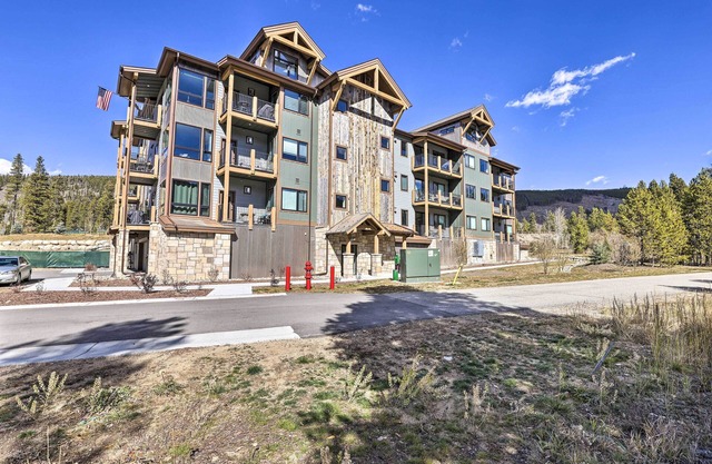 Balcony & Easy Mtn Access: Condo in Keystone!