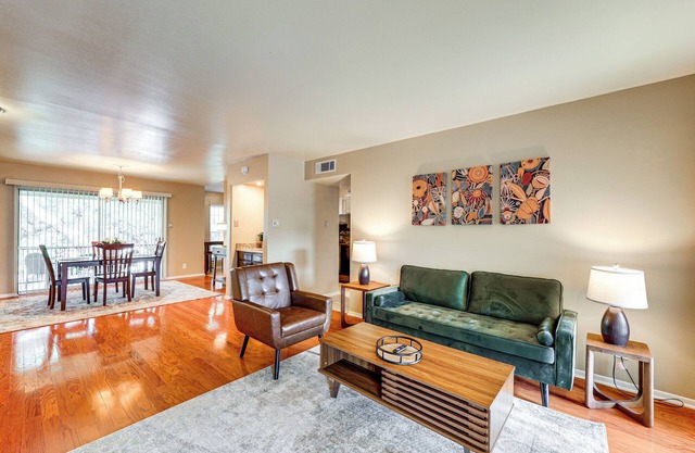 Balcony, Walk to Hospital: Condo in San Antonio