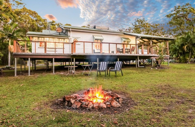 Ballantines - Bush n beach acreage retreat, off grid property , land for wildlife, boat parking
