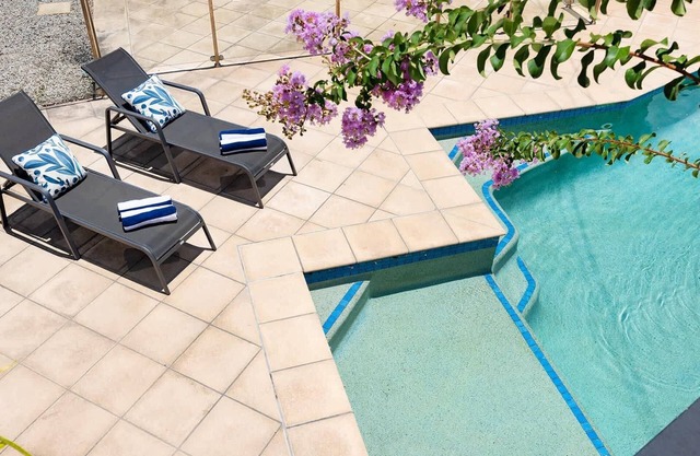 Balmoral Pool Home|City Skyline Views|Pet Friendly