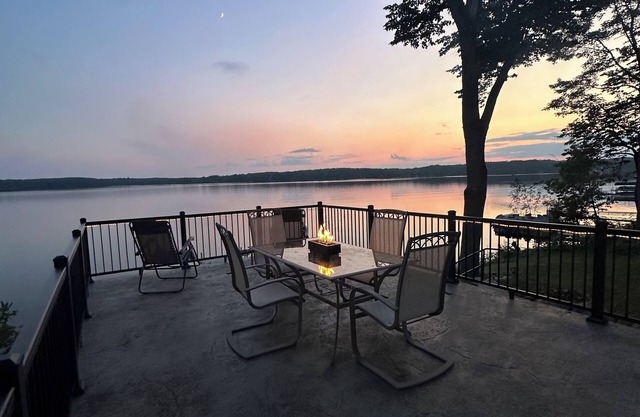 Balsam Lake Sunset Cabin with WiFi & Sauna!