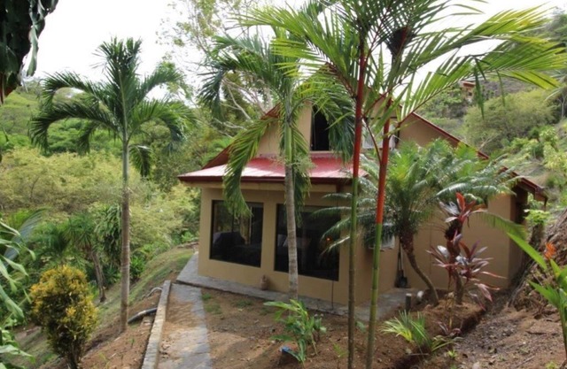 Bamboo Bungalow in Loma del Mar