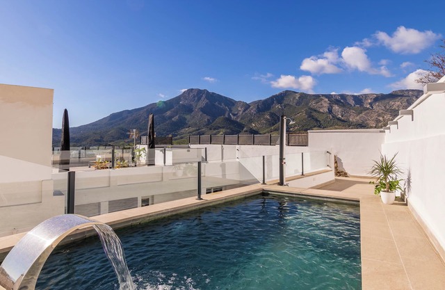 BANDERAS & SPA HIDROMASSAGE LUNA(CAMINITO DEL REY/MASSAGE ON REQUEST)