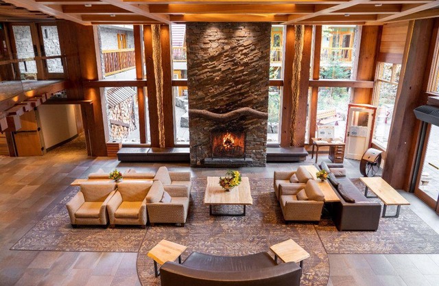 Banff Getaway with Unique Decor/Hot Pools On-Site