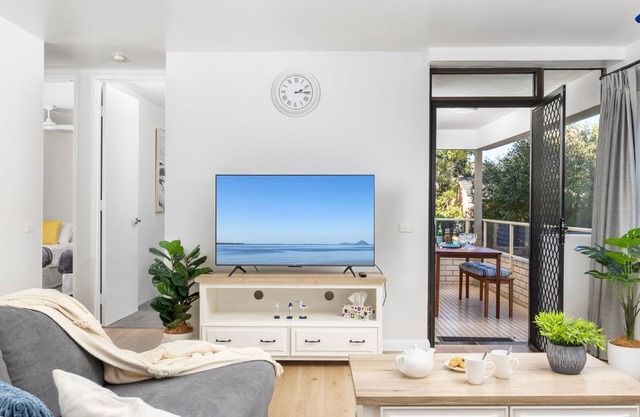 Bangalee 2 at Sunrise - waterfront apartment