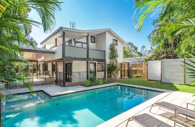 Bangalleys - beachside retreat with large pool