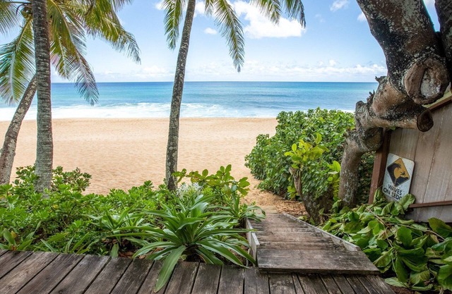 Banzai Surf Escape -w/AC, Epic beach by the house!