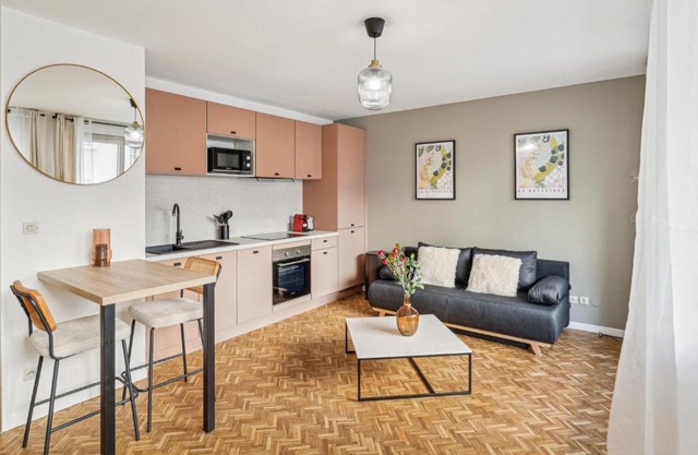 Baraban Apartment for 4 people with Balcony near Part-Dieu