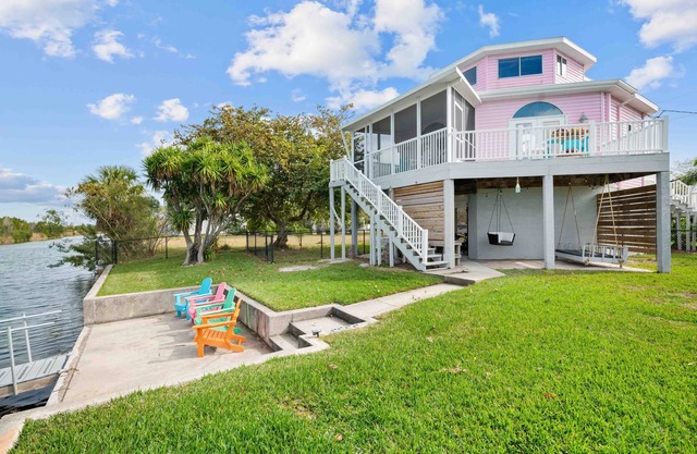 Barbies Dream House Kayaks, Paddle board & Fenced yard