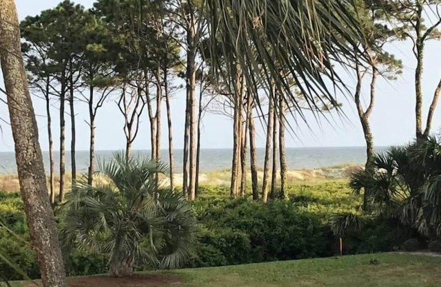 Barefoot Bungalow! Ocean View Couple’s Retreat