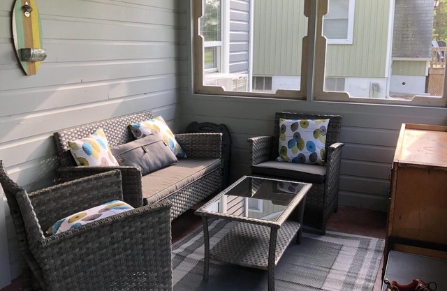 BarefootonPelee: Bungalown[No Cleaning Fee! Starlink Internet!]