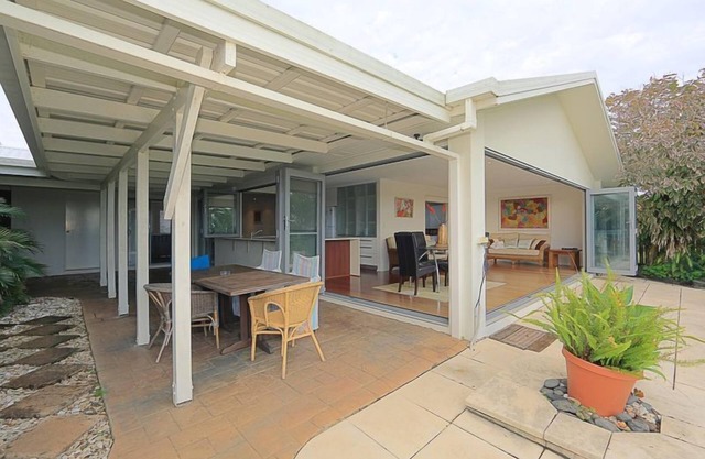 Bargara Beach Hideaway - 300 meters to beach