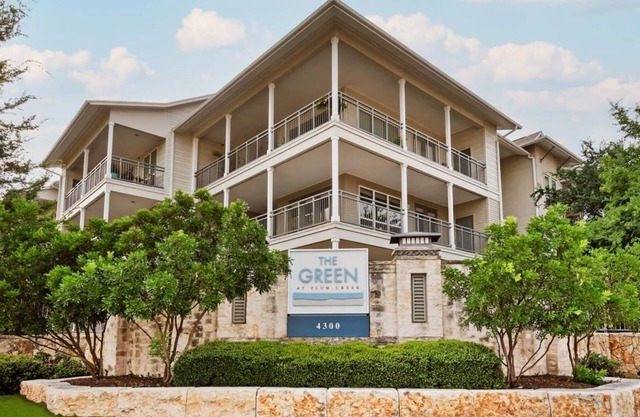 Barsala l Chic 1BD Loft with Yoga Studio & Poolside Deck