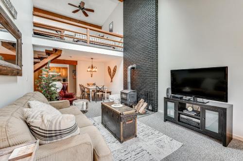 Bartlett Condo 1 Mi to Attitash Mountain Resort!