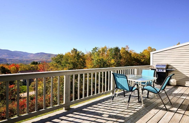 Bartlett Condo with Mountain Views Near Ski Resorts!