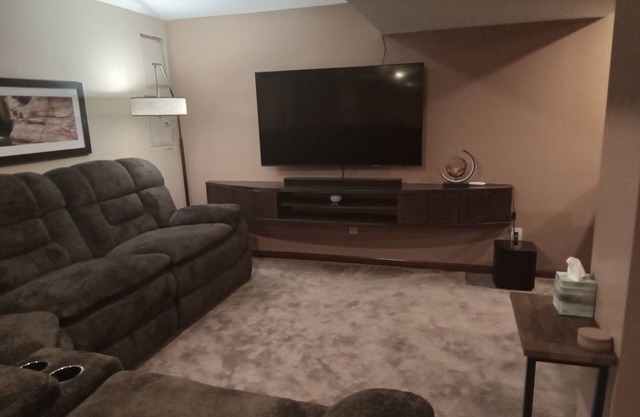Basement Apartment, Outdoor Hot Tub add on, infrared Sauna, Pool Table and more