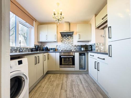 Basildon Retreat Cozy 3-Bedroom Home