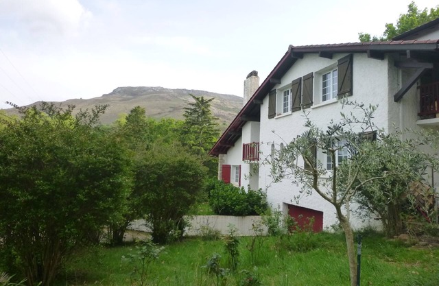 Basque house of 200m2 in a garden of 2500m2