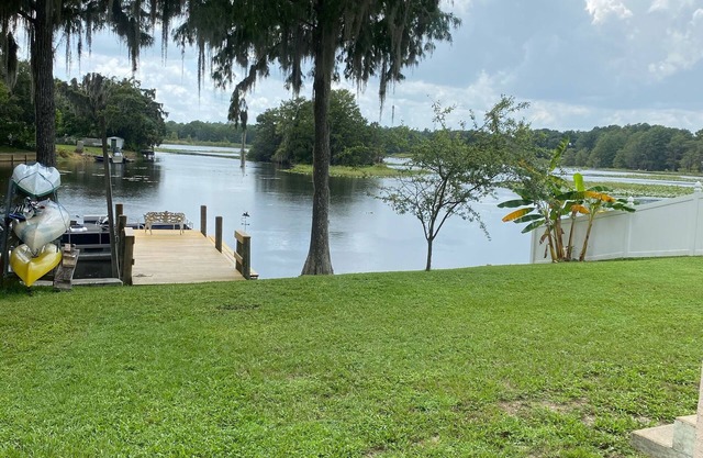 BASS HAVEN 3/1 Lake home. Beautiful Lakefront View. Fish right in the back yard