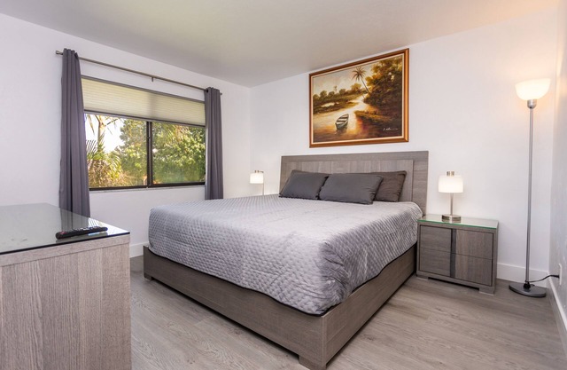Bass & Sun Condominium Pool View ! 2/2 Bedroom