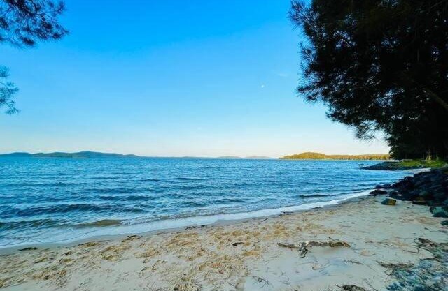 Bay Getaway - Beach, Nature walks and a Two Storey House