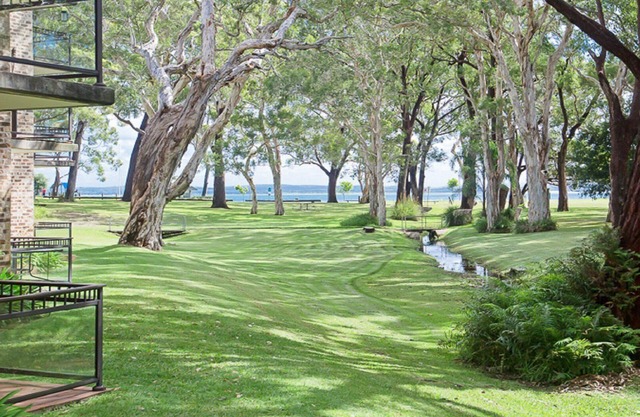 Bay Parklands, 23/2 Gowrie Avenue - Little Beach, air con, Pool & tennis court