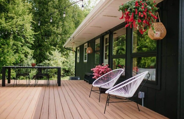 Bay Point Hideaway in the Woods - with Hot Tub!