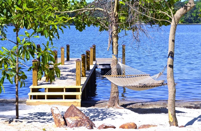 Bay protected big water get away. Sunsets! Pontoon boat available by request.