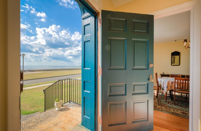 Bayfront home with sunsets, close to beach on Sandy Hook in Fort Hancock