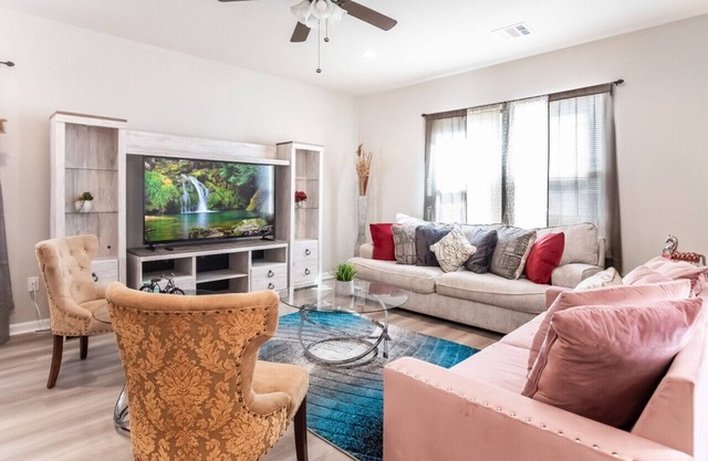 Bayou Bengal Royal Stay-n-Tailgate by LSU - BC1025