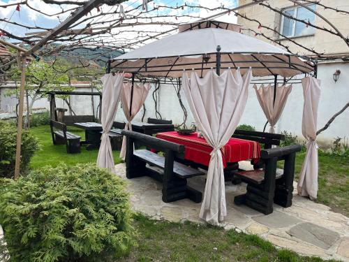 Bayrakova Guest House