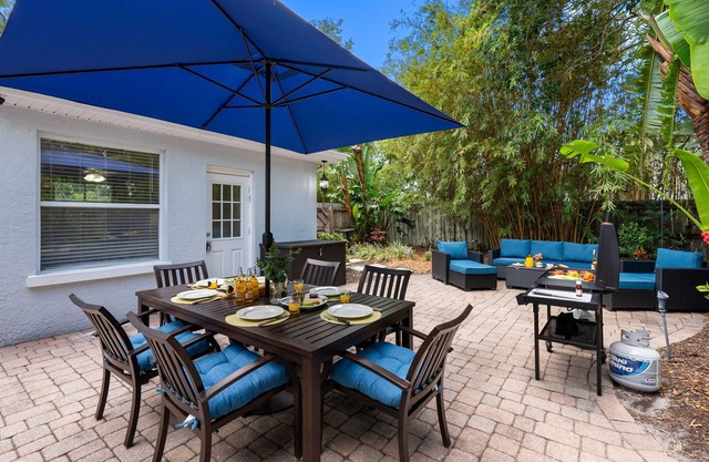 Bayshore Bungalow – Steps from Scenic Waterfront