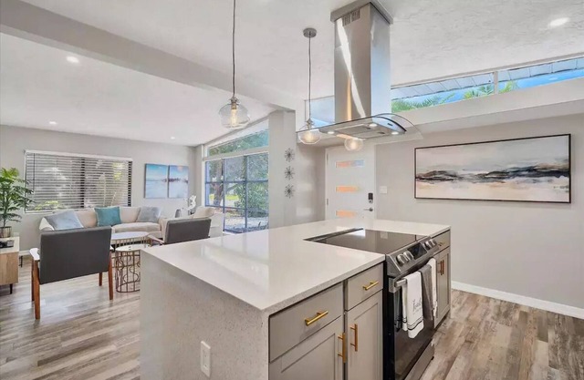 Bayshore Gardens remodel with hot tub + fire pit + walk to park and marina