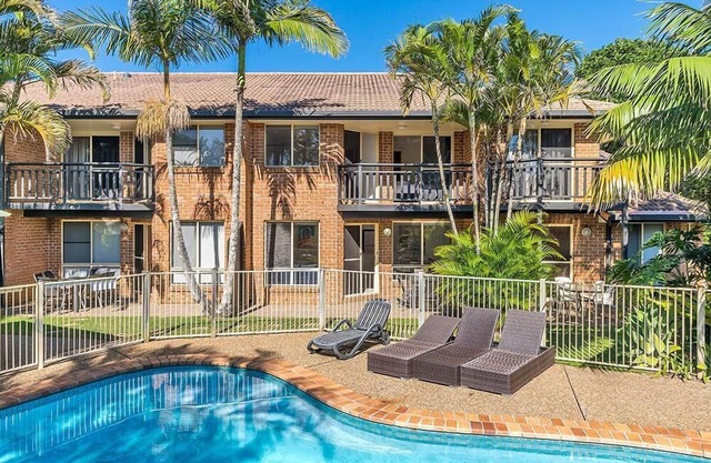 Bayside Court - Two Bedroom - Self contained 2 bedroom town house sleeps 4. Shared pool