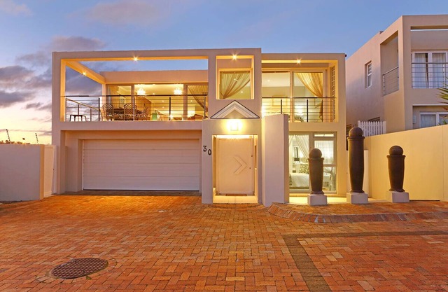 Bayview 30 - Four Bedroom House, Sleeps 8