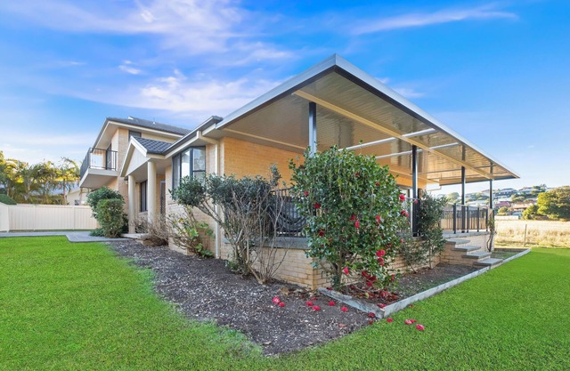 Baywood Breeze - 4 Bedroom Holiday House - Black Head/Forster
