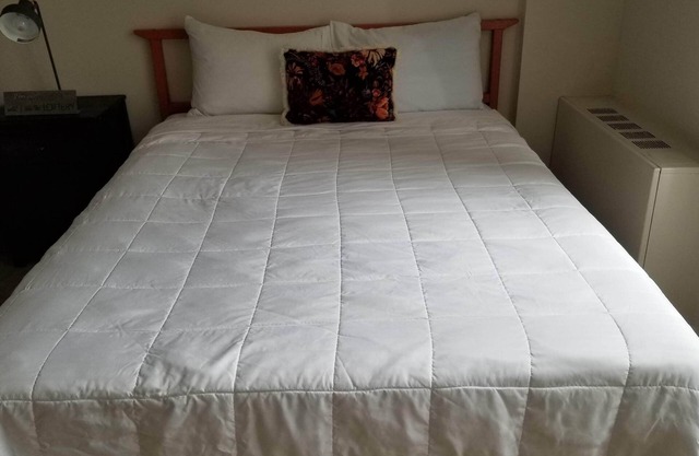 Bdrm On Mass In the Middle