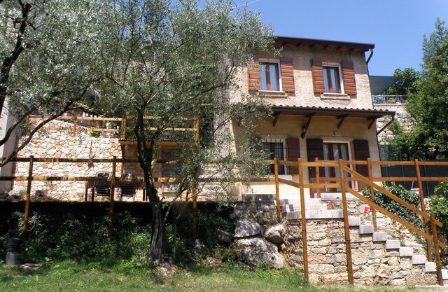 Between art and wine in the heart of the Valpolicella . .