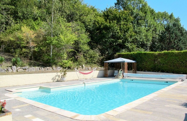 Beautiful apartment for 2 guests with internet, pool, TV, terrace and parking