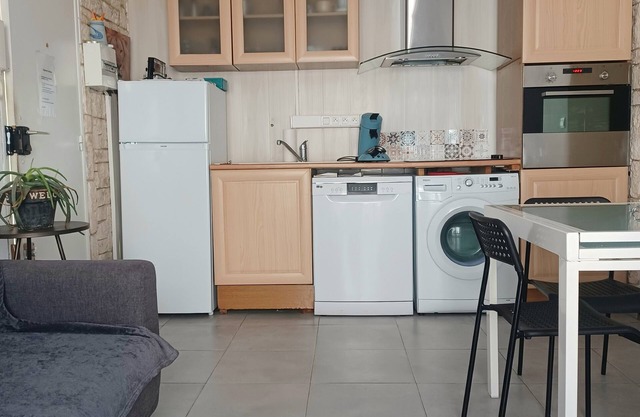 Beach 50m away! 2-bedroom apartment perfect for family
